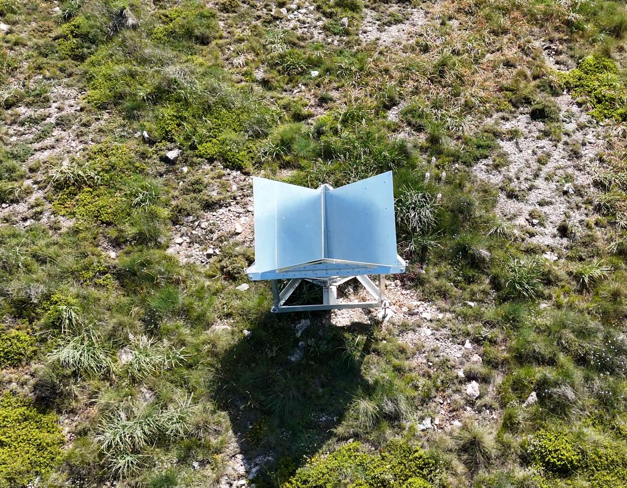 Satellite calibration using passive corner reflectors